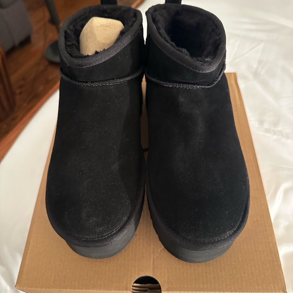 UGG Classic Ultra Mini Platform - Black